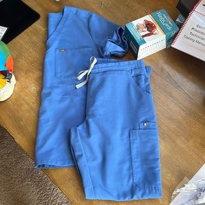 FIGS ALERT!!! Baby blue FIGS top/bottom scrub set!!!